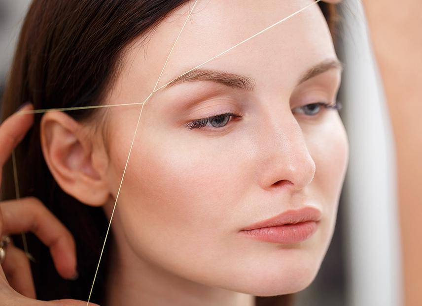 चिमटी। अपनी भौंहों को सही से कैसे उखाड़ें?